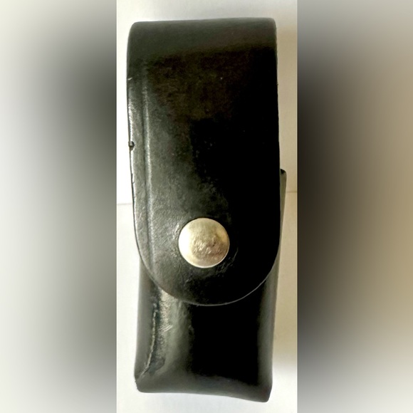 Boston Leather 5527 Black Plain Chemical Snap Flap Spray/Mace Holder Case - Picture 1 of 7